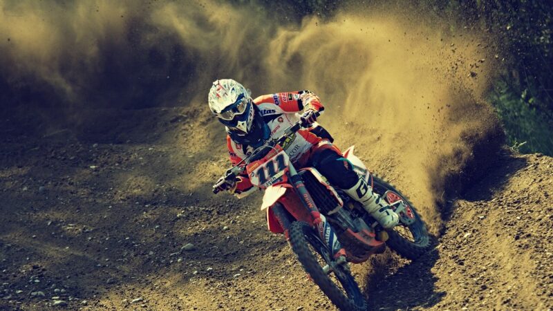 Confira técnicas avançadas de pilotagem no motocross
