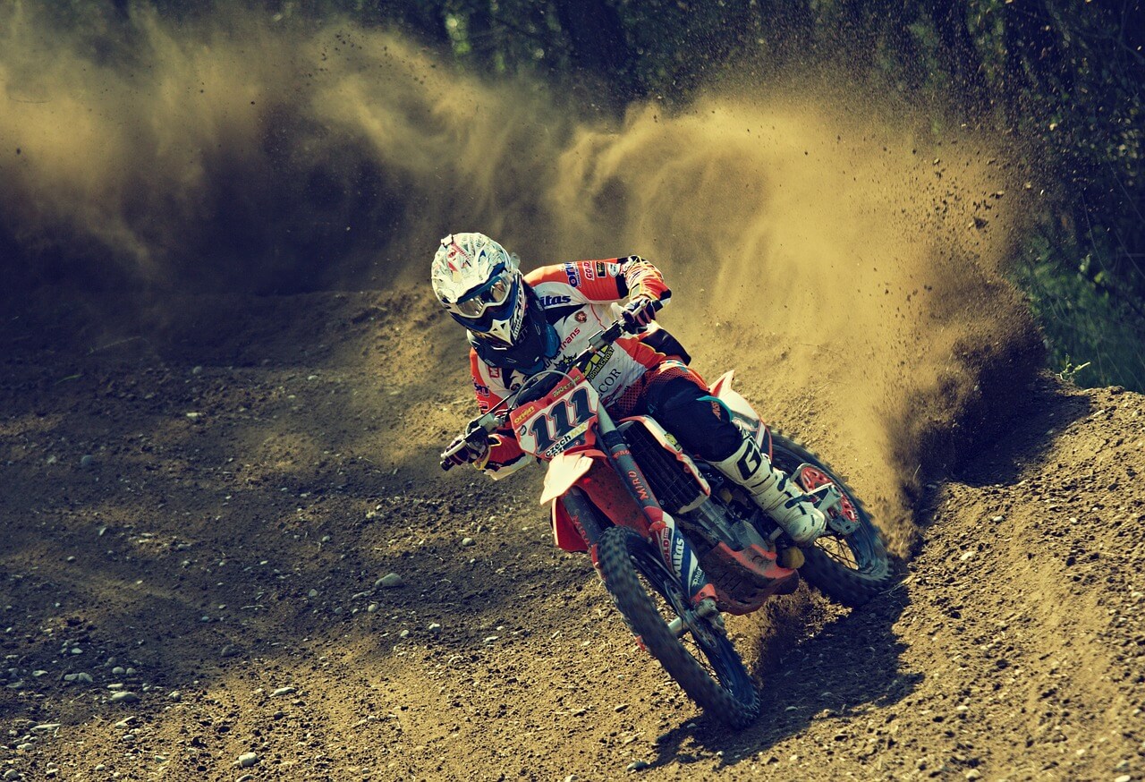 Confira técnicas avançadas de pilotagem no motocross