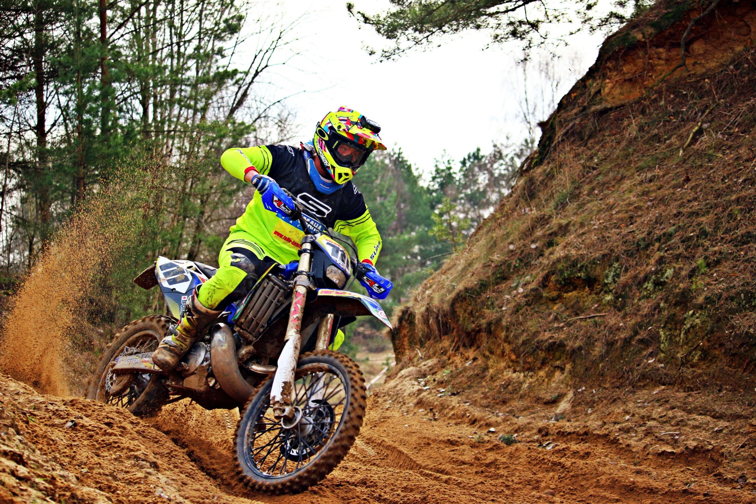 Os diferentes tipos de equipamentos de proteção para motociclistas off-road