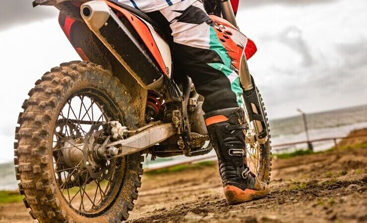 As vantagens de utilizar uma moto off-road em relação a outros veículos
