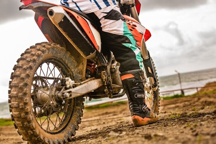 As vantagens de utilizar uma moto off-road em relação a outros veículos