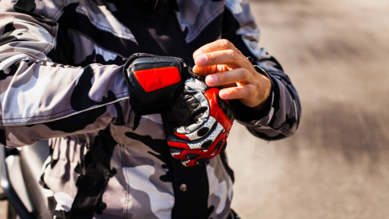 Luvas para motocross: como escolher o modelo certo para sua pilotagem