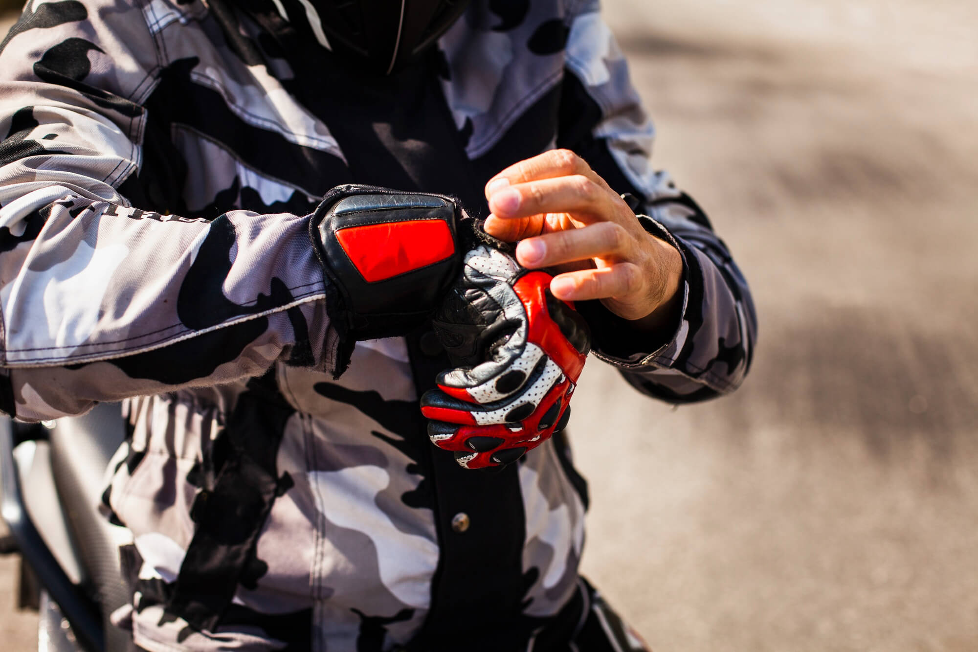 Luvas para motocross: como escolher o modelo certo para sua pilotagem